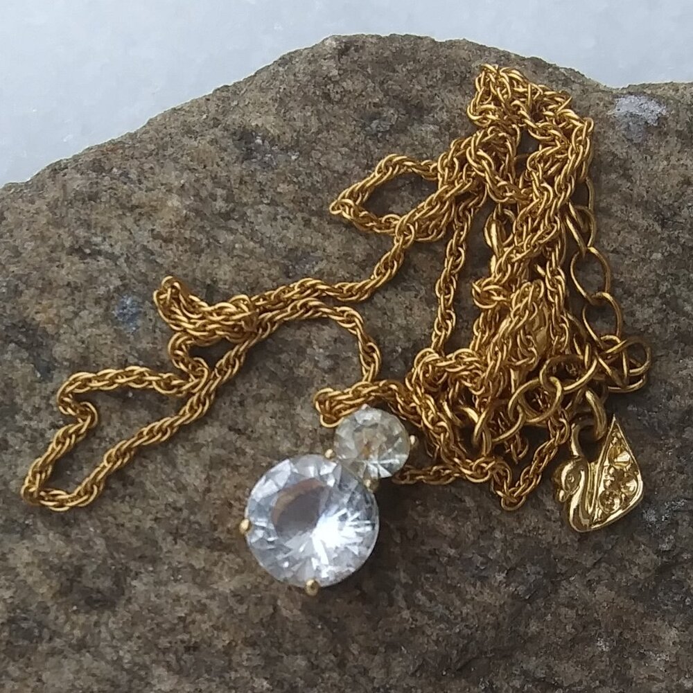 SWAROVSKI SWAN LOGO Pendant Necklace clear Crystal gold tone chain and setting